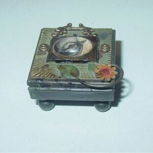 Mullanium Trinket Box with Bird Design